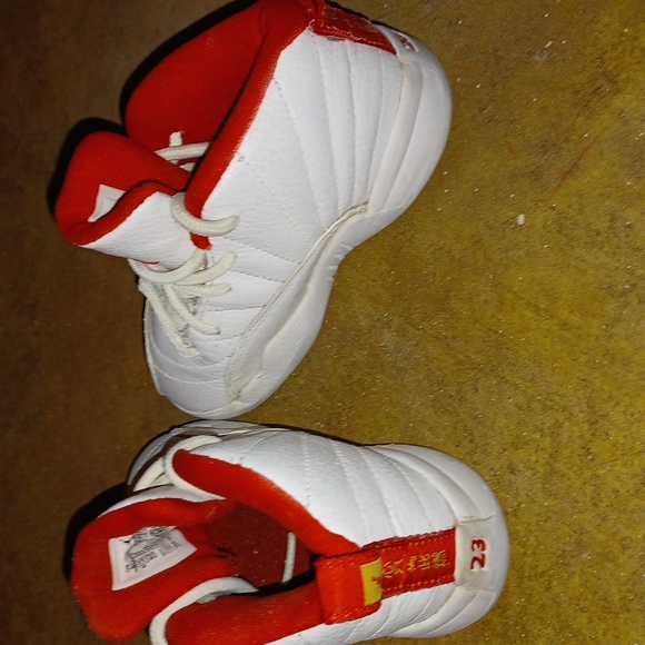 Retro Jordan 12s "flu game" - Picture 5 of 9